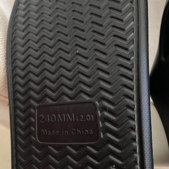 new unisex   black sandals - Picture 4 of 4